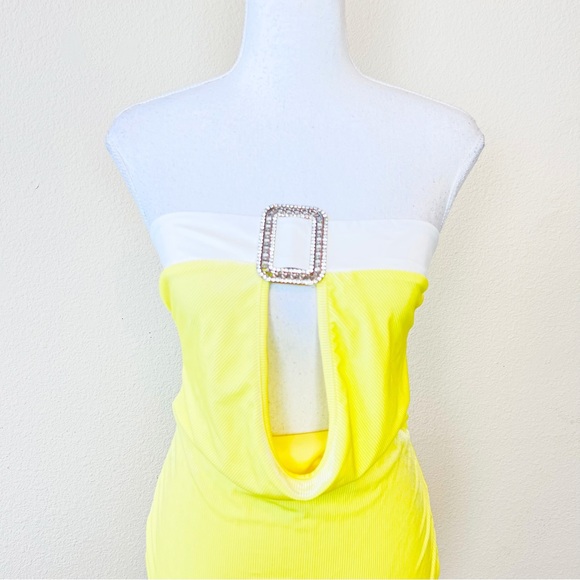 Yellow Velvet & Vinyl White Buckle Cut Out Cowl Bodycon Strapless Mini Dress - Picture 2 of 11